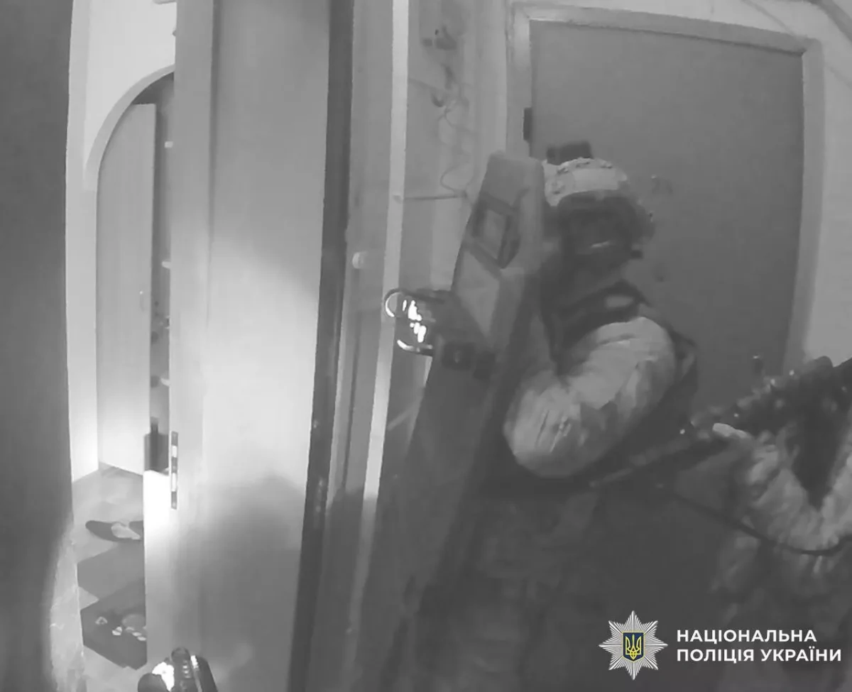 Ukraine detains two Russian agents linked to van explosion in Kyiv PHOTO