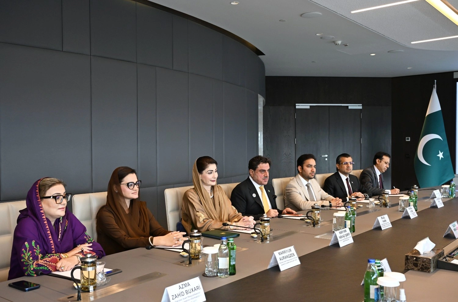 Azerbaijan’s Economy Minister meets Pakistan’s Punjab Chief Minister on WUF13 sidelines (PHOTO)