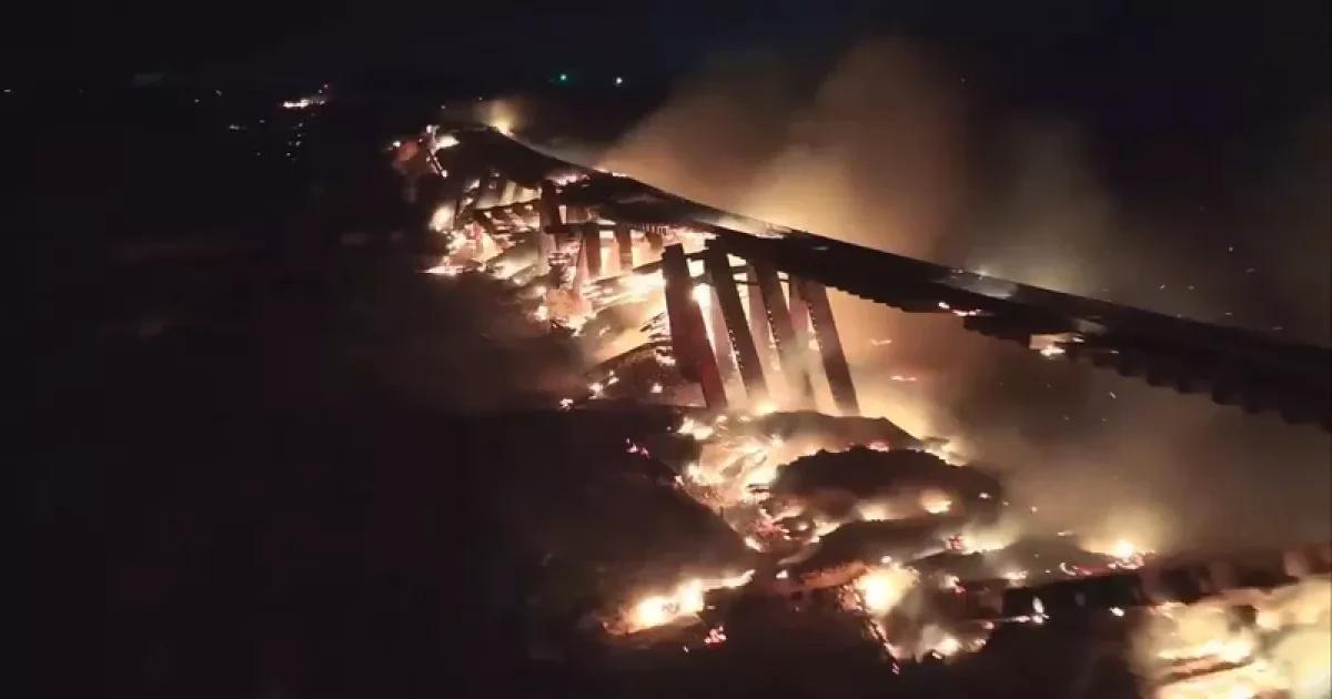 Texas wildfire destroys historic railway bridge and homes VIDEO