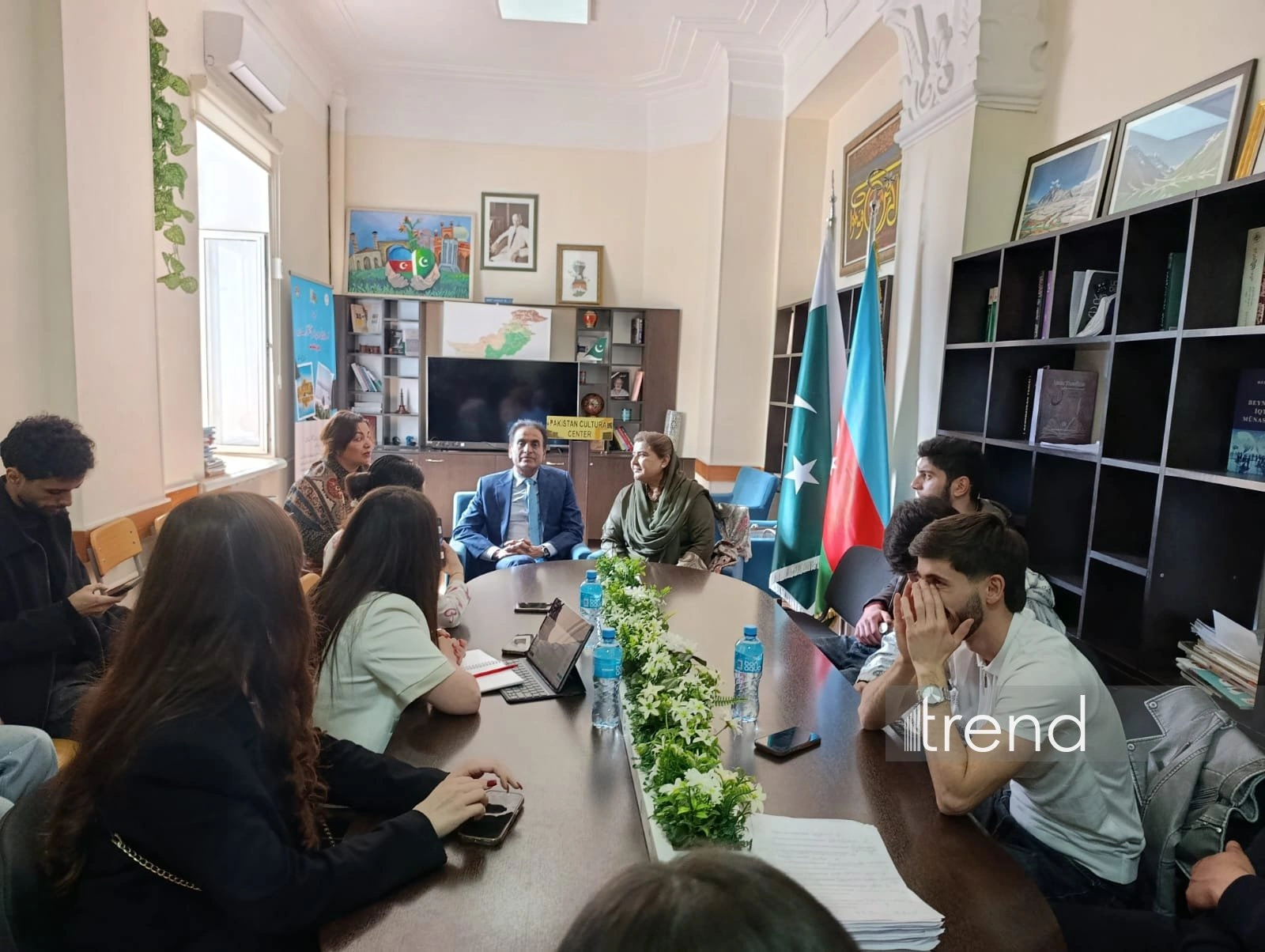 Baku hosts meeting between Pakistani delegation and students
