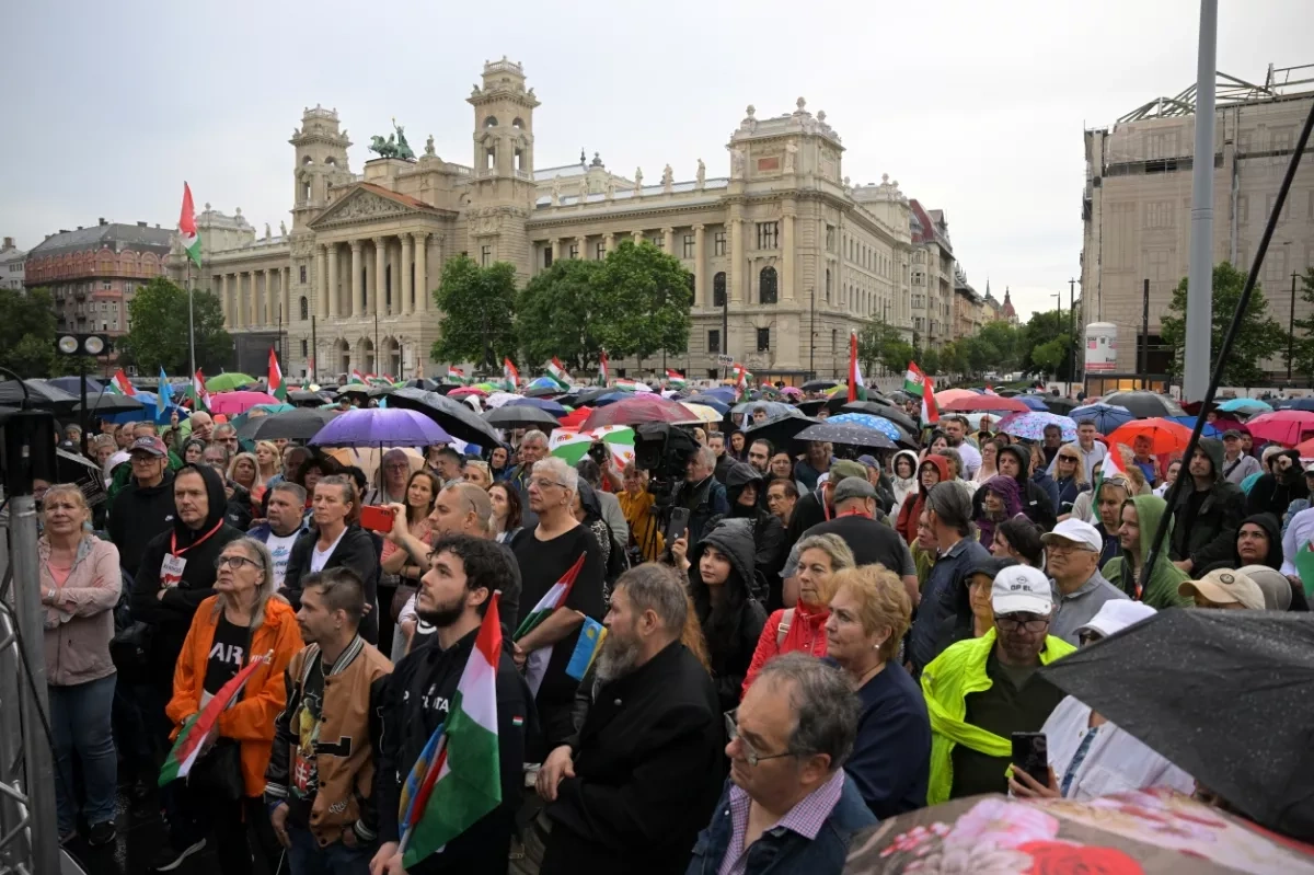 Thousands protest EU migration pact in Budapest VIDEO