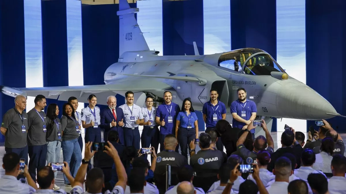 Brazil unveils first domestically produced supersonic fighter jet