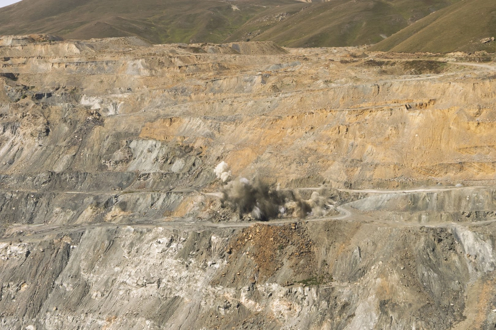 AzerGold conducts first drilling and blasting operation at the Soyudlu (Zod) gold deposit (PHOTO/VIDEO)