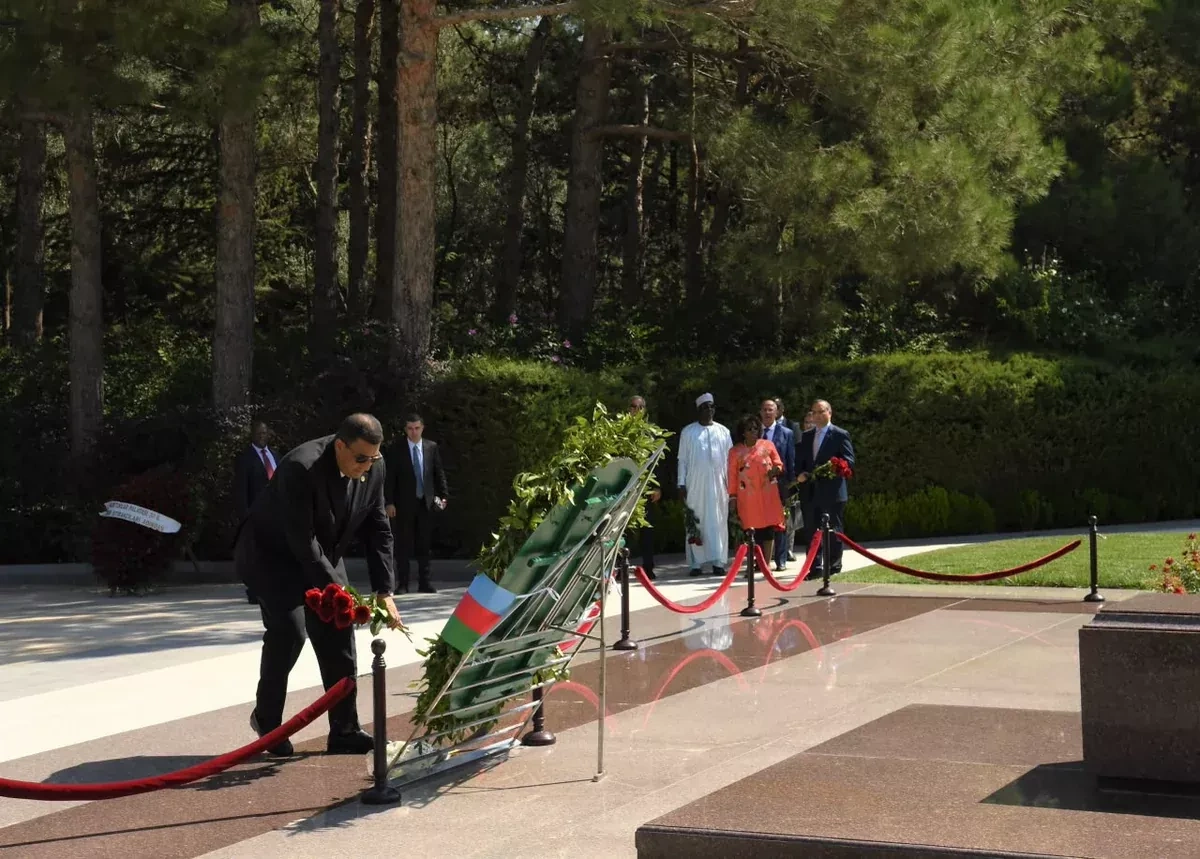 Pan-African parliament president visits Azerbaijan’s Victory Park PHOTO