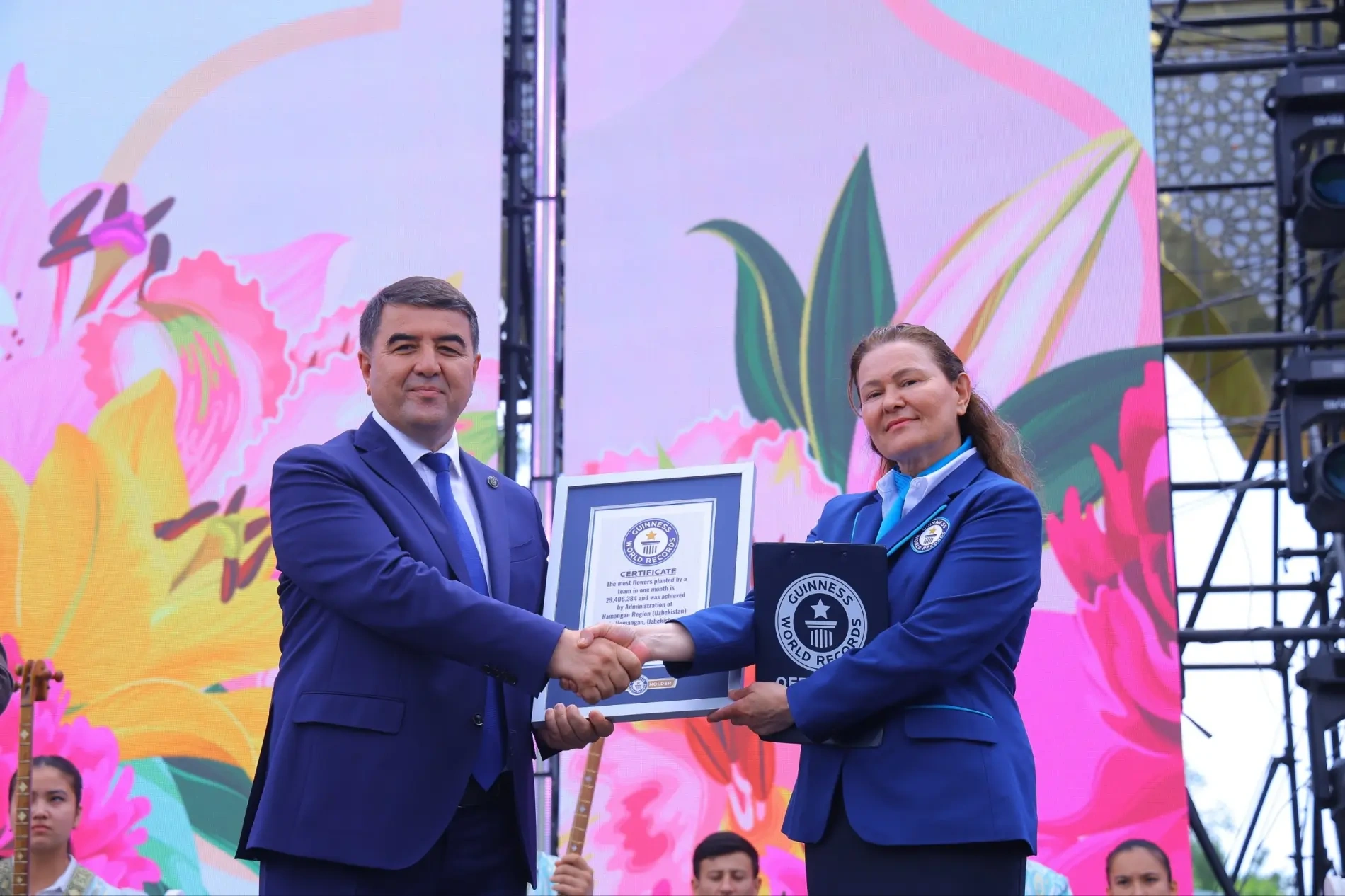 Uzbekistan’s Namangan enters Guinness World Records during Flower Festival
