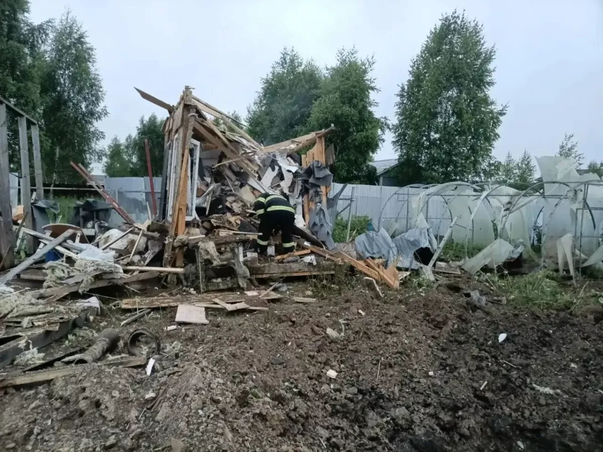 ASTRA: Falling drone fragments hit mall, apartment block outside Moscow PHOTO / VIDEO