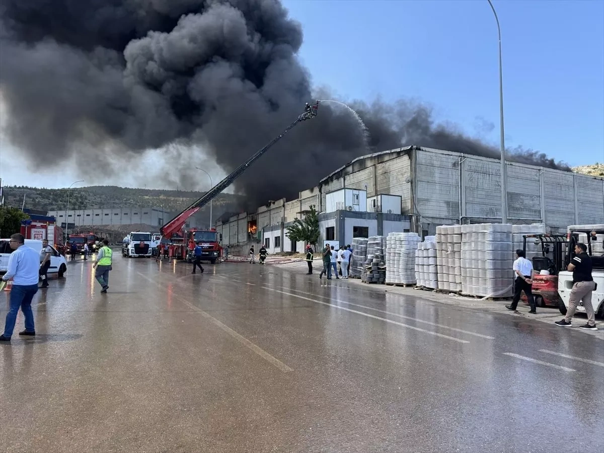 Fire engulfs textile factory in Türkiye’s Gaziantep PHOTO