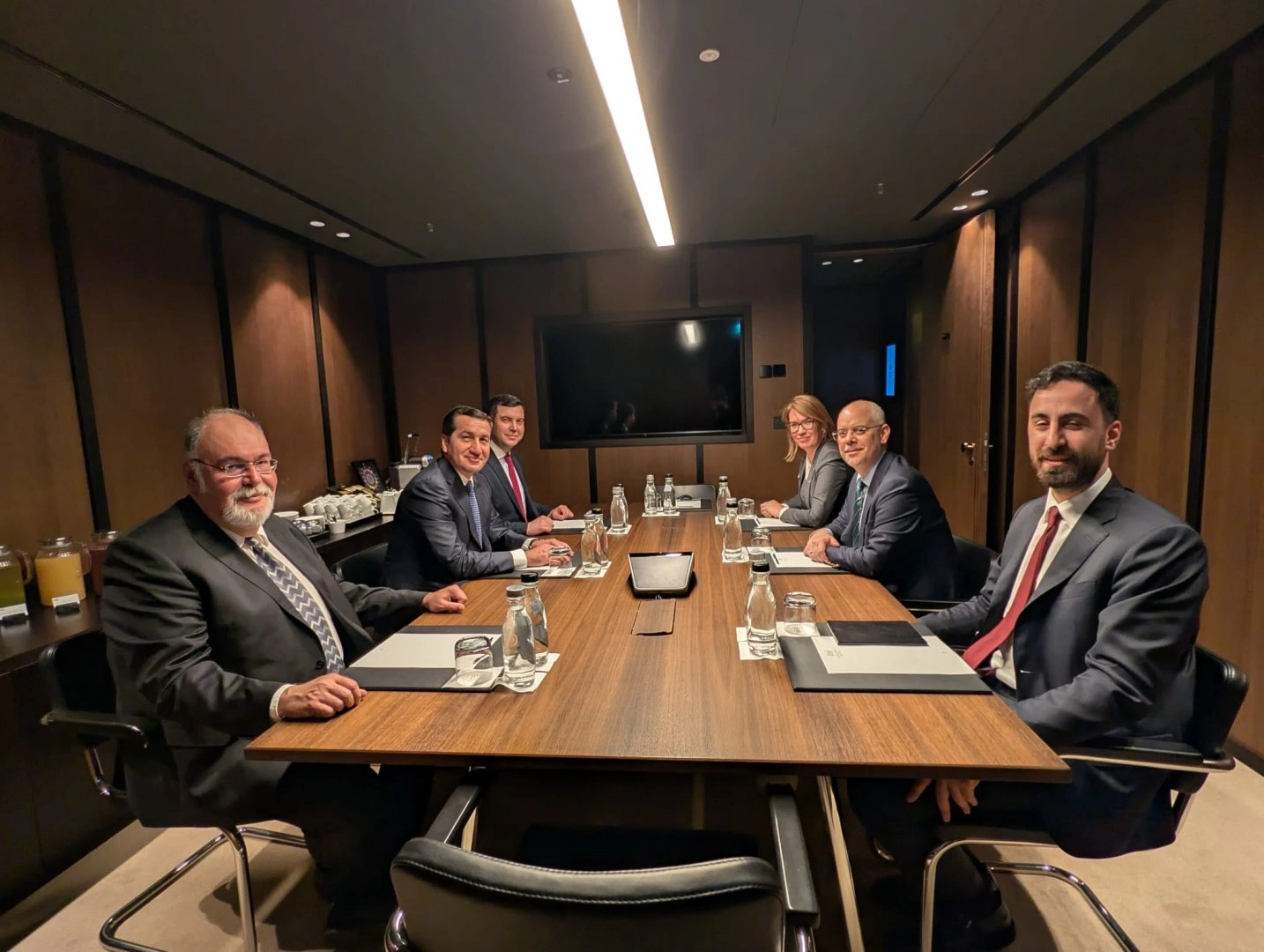 Hikmet Hajiyev meets with senior adviser to President of Türkiye in Budapest