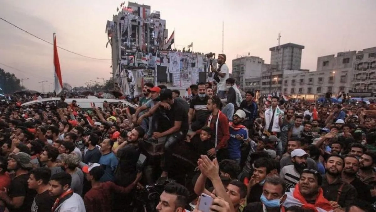 Protests in Iran escalate into armed unrest and attacks on public facilities
