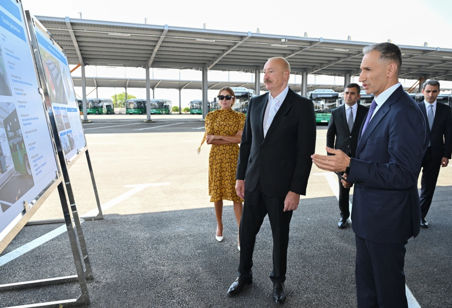 President Ilham Aliyev, First Lady Mehriban Aliyeva view new electric buses and inspect reconstruction progress of railway infrastructure in Nakhchivan (PHOTO)