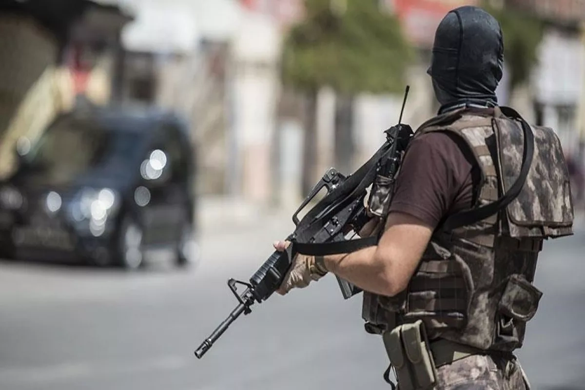 Syrian security forces storm building in search for suspected ISIL cell