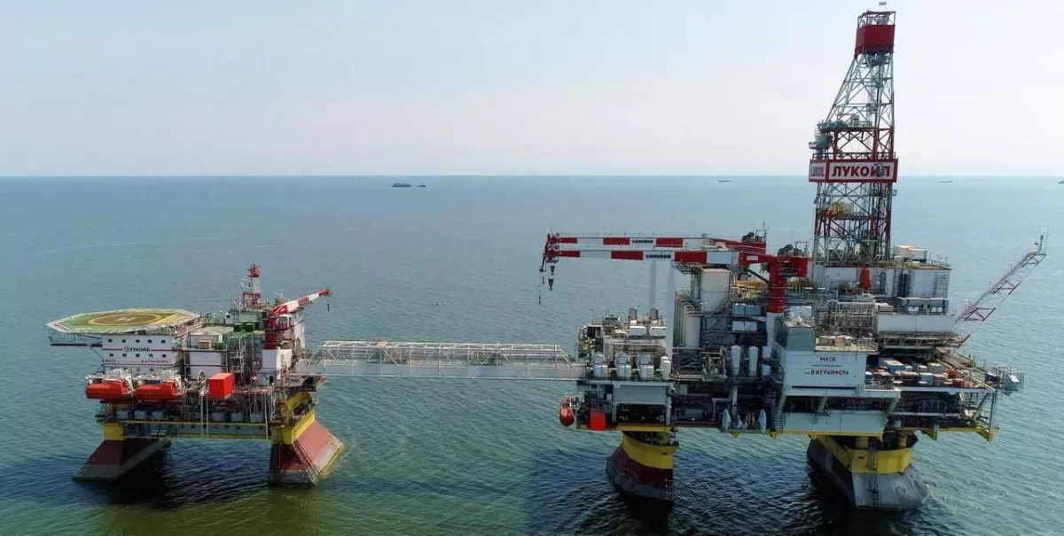 Ukraine strikes third Russian oil platform in Caspian Sea PHOTO