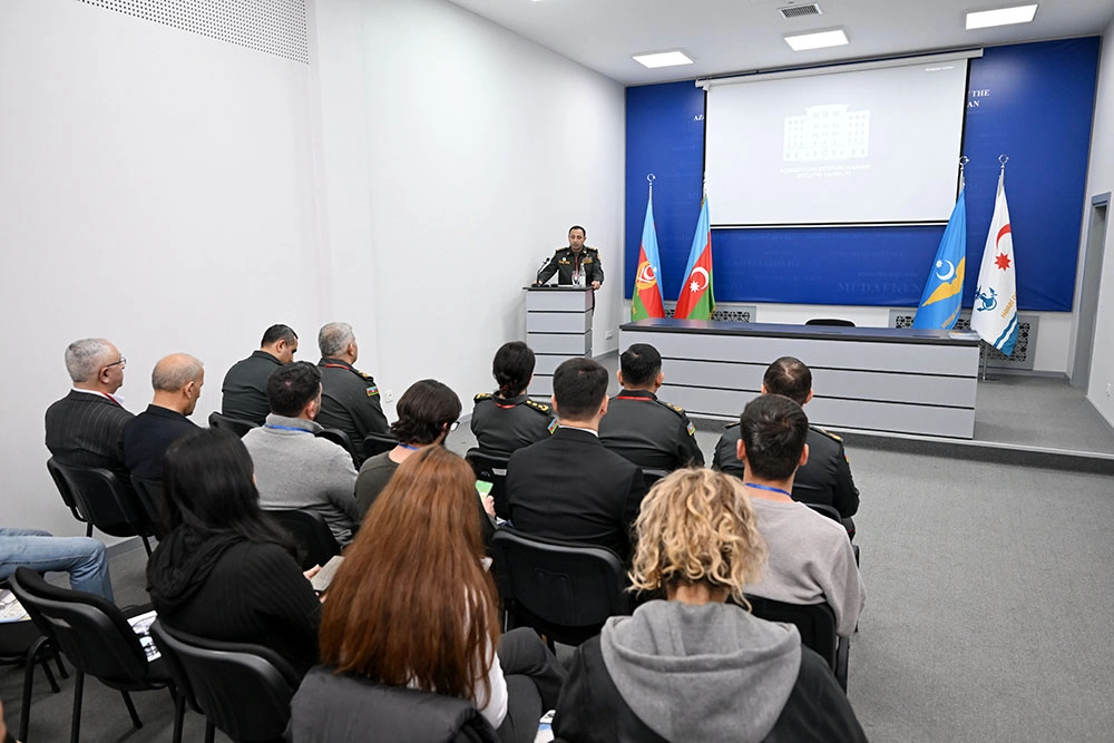 Azerbaijan's Ministry of Defense-run event updates media representatives (PHOTO)