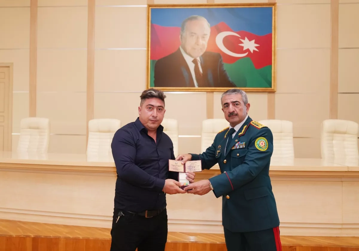 Families of fallen Azerbaijani border guards receive state orders PHOTO
