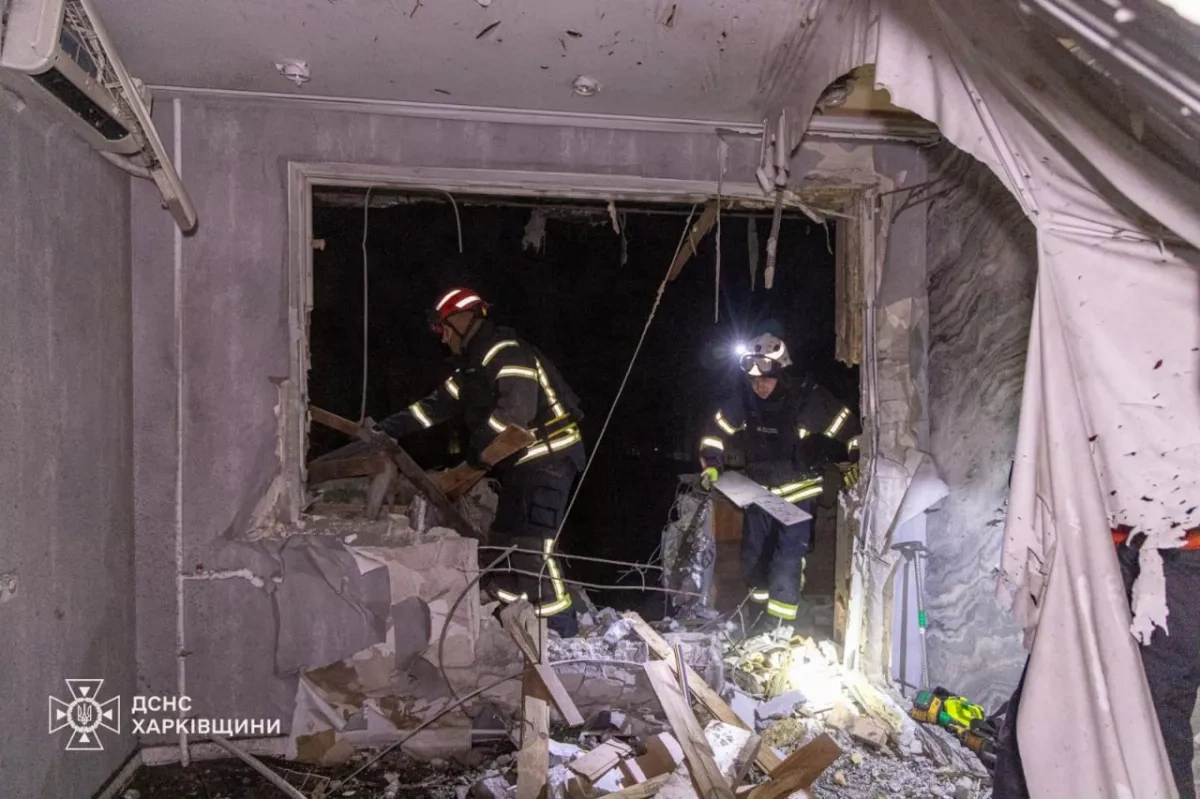 Russia attacks Kharkiv overnight, residential building damaged photo