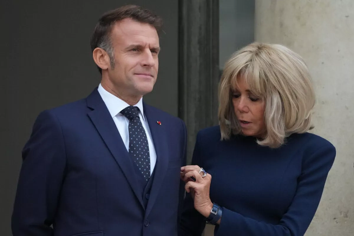 Russian MFA spokeswoman comments on viral Macron aircraft video “Family matters should remain private”