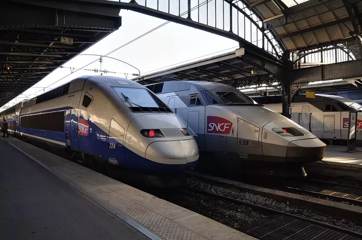 French travellers turn to trains as airfares rise
