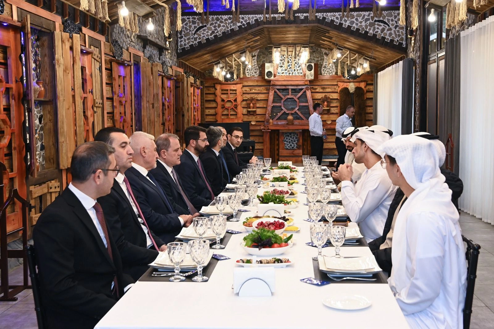 Azerbaijan, UAE discuss expanding energy cooperation (PHOTO)