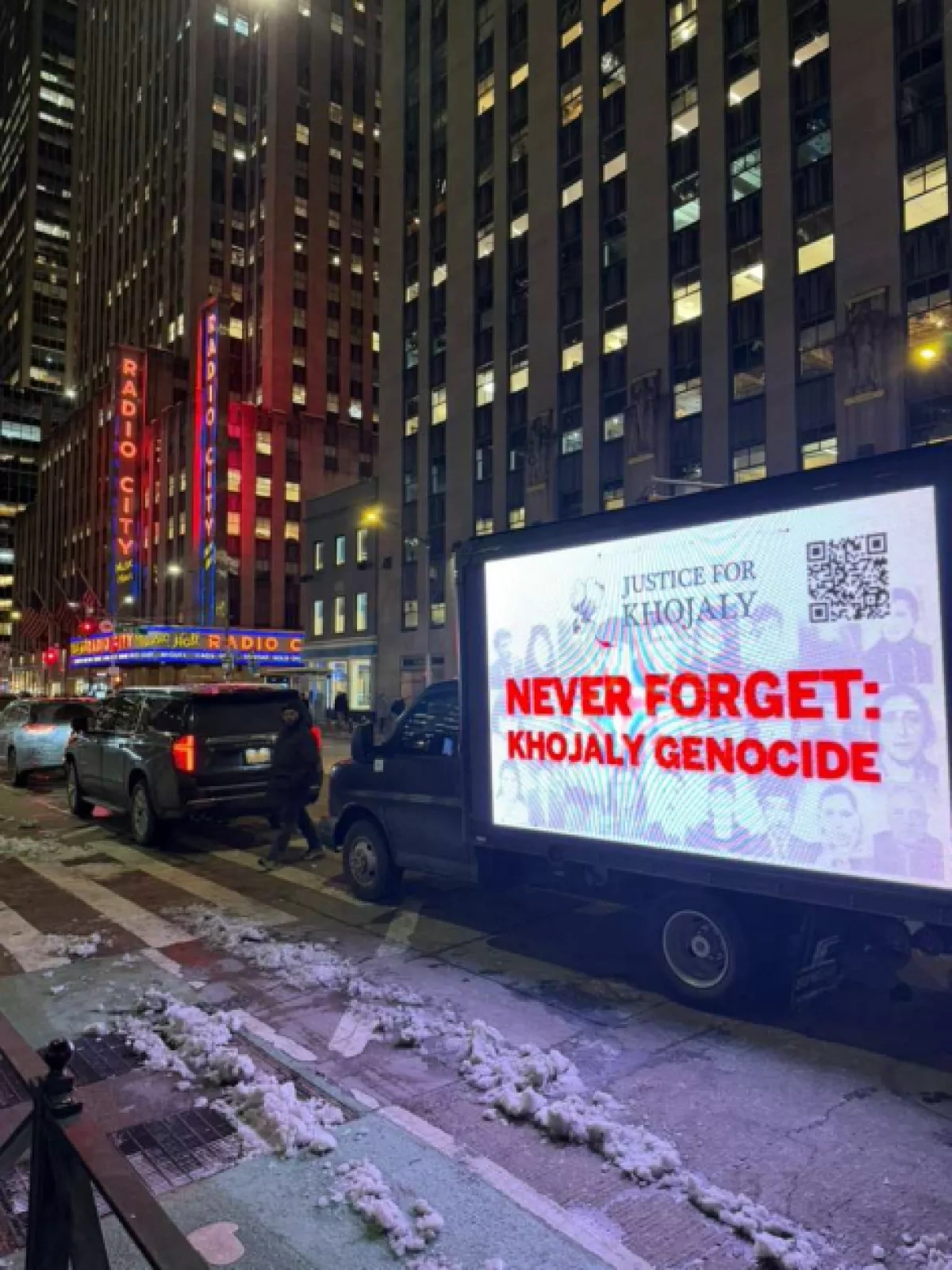 Massive Khojaly genocide awareness campaign hits New York streets PHOTO