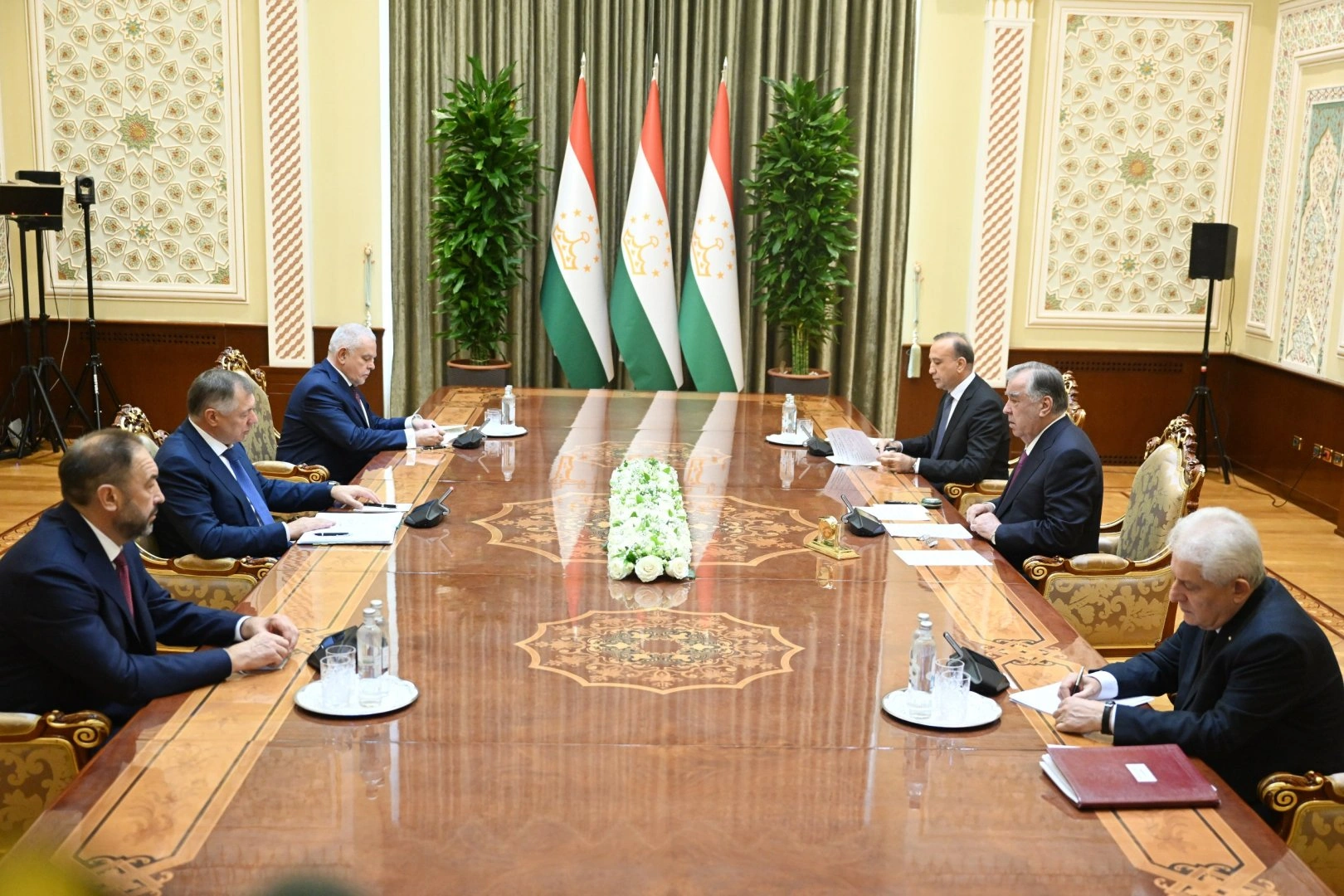 Tajikistan, Russia discuss investment, infrastructure and energy co-op