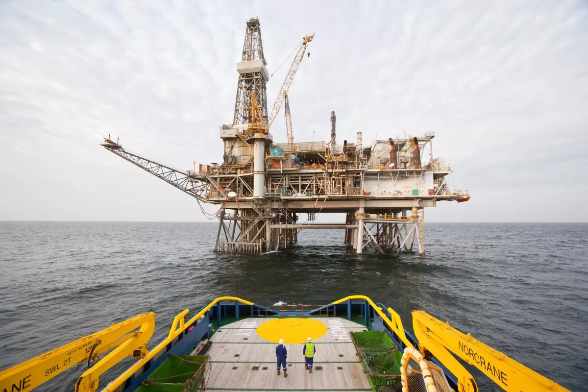 Price of Azeri Light crude declines on global markets