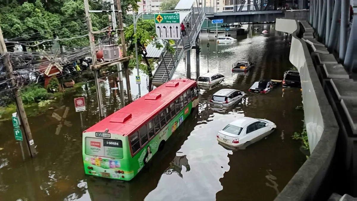 Bangkok floods leave 700,000 people affected VIDEO