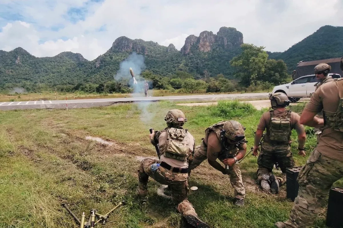 Cambodia accuses Thailand of chemical weapons use as thousands of Thais stuck at border PHOTO