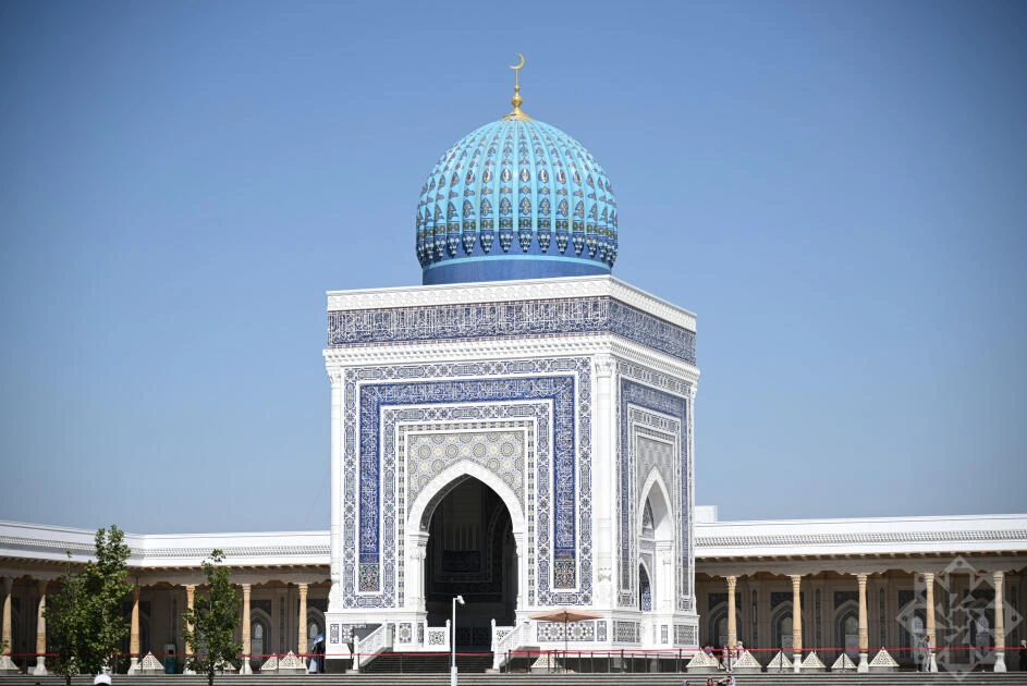 Azerbaijani journalists visit Imam al-Bukhari tourist complex near Samarkand (PHOTO)