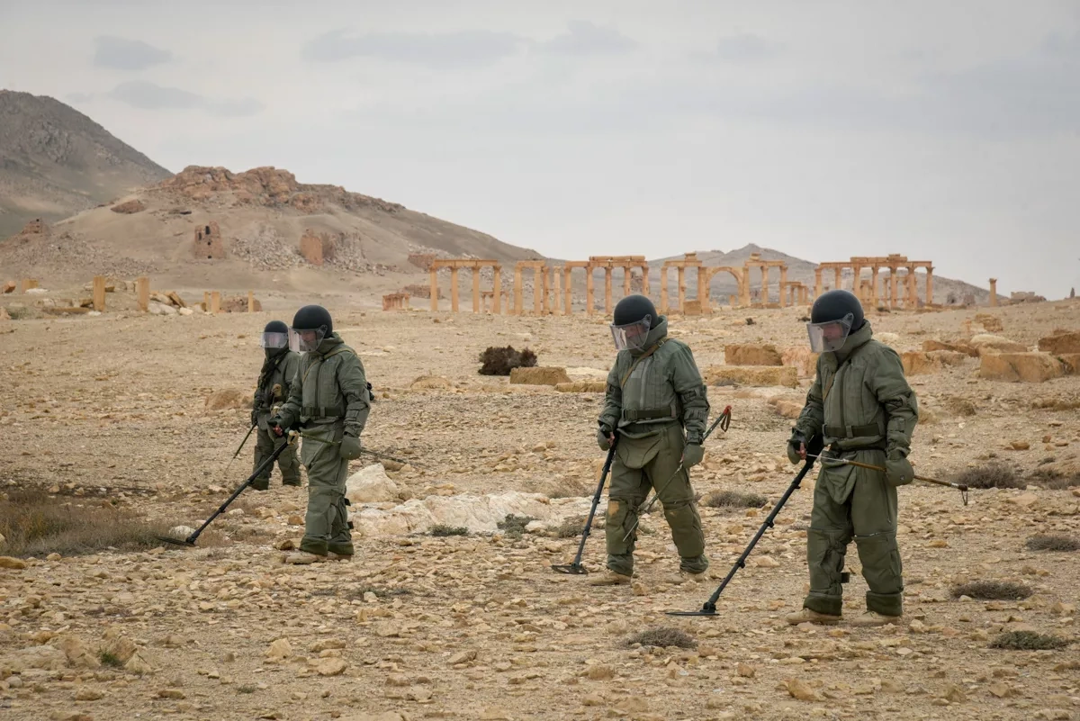 Mine blast injures Syrian military engineers in Raqqa
