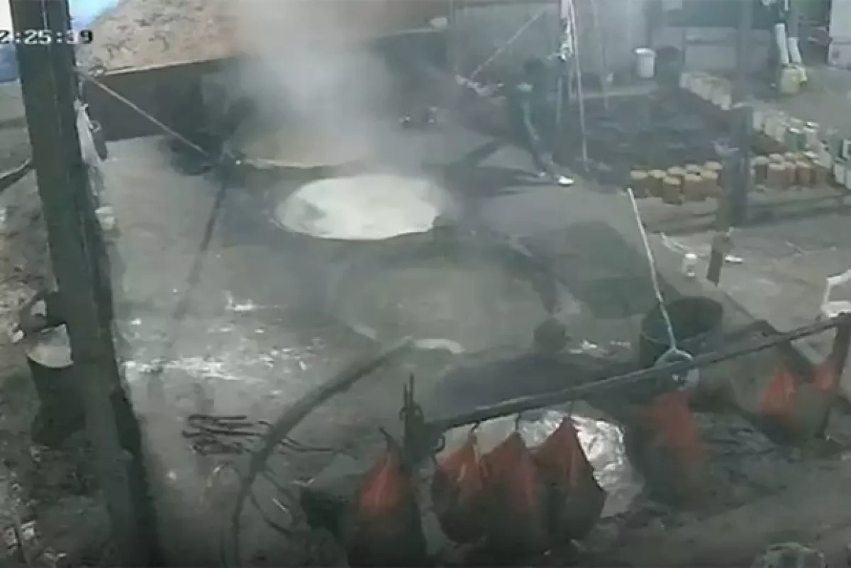 Worker dies after falling into vat of boiling jaggery at Indian factory