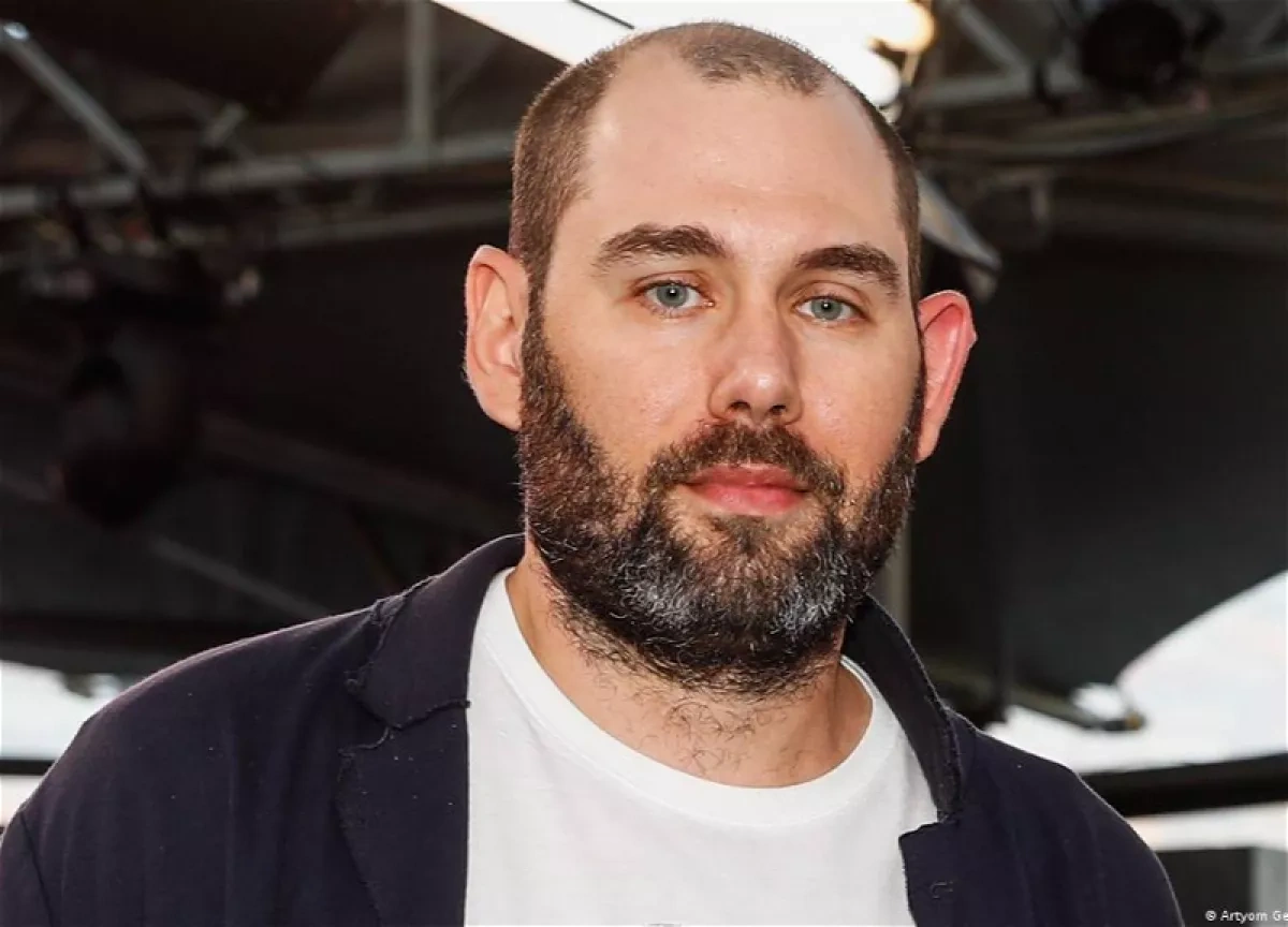 Russia seeks arrest of comedian Slepakov over "foreign agent" rules