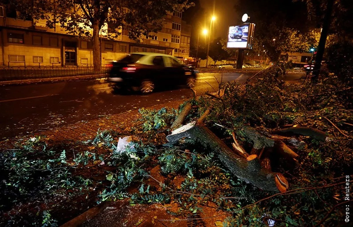 Media: 290,000 without power as Storm Kristin cripples central Portugal