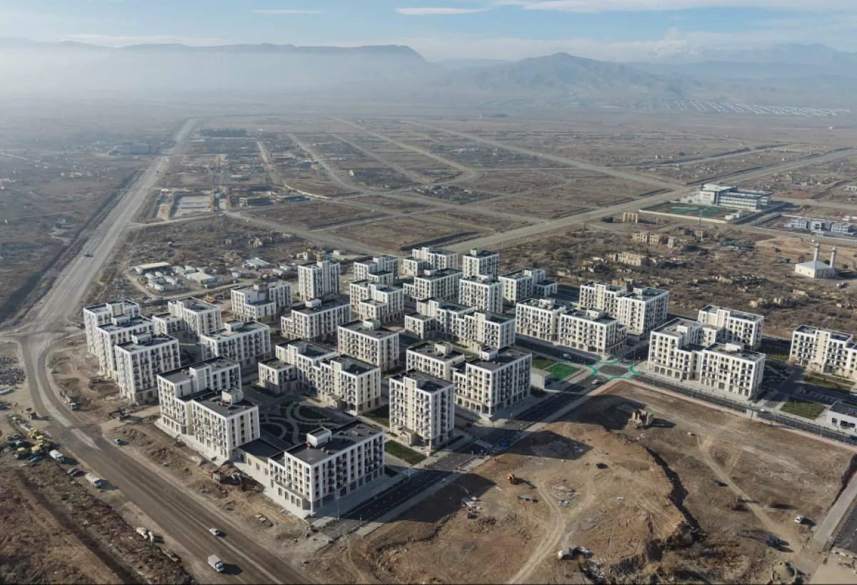 Azerbaijani president, first lady meet with residents in Aghdam's second residential complex PHOTO