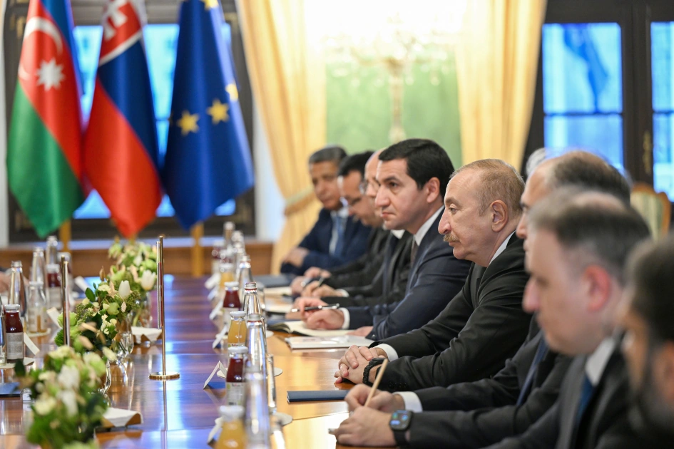 President Ilham Aliyev hold expanded meeting with President of Slovakia in Bratislava