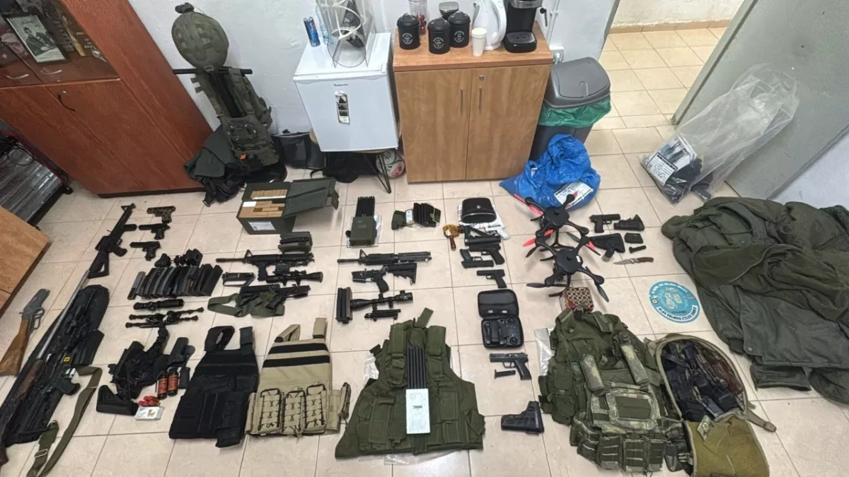 Israeli forces detain six in West Bank raids, seize weapons PHOTO / VIDEO
