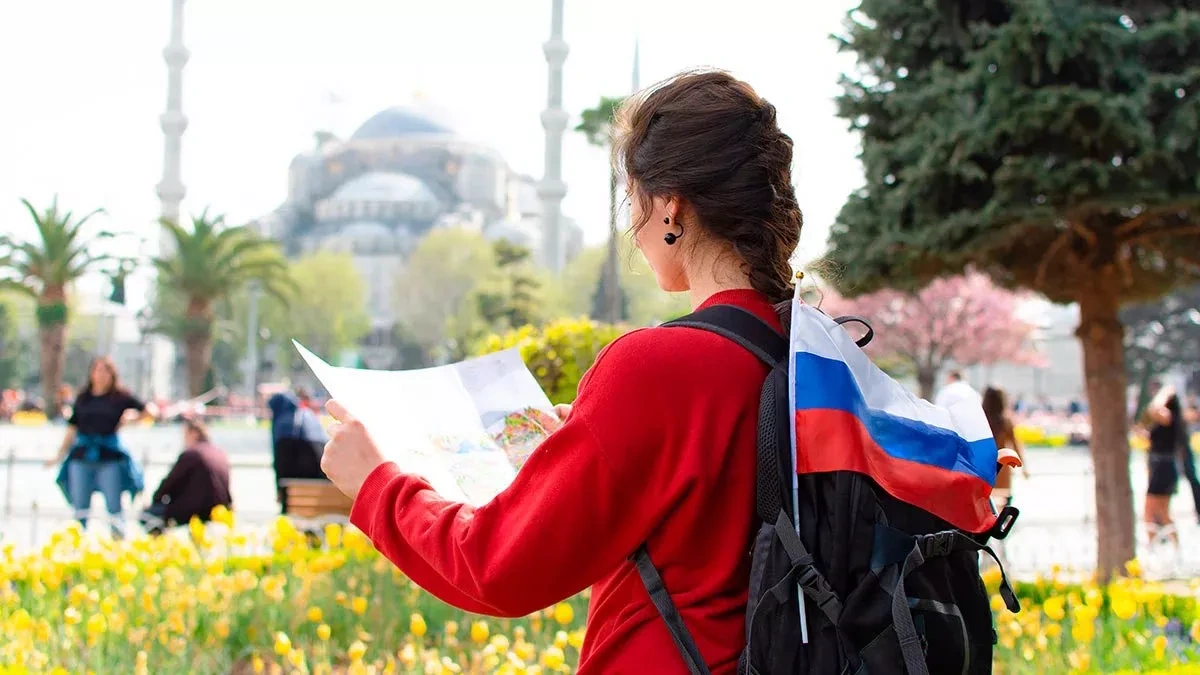 Russians lead foreign tourist arrivals in Türkiye in 2025