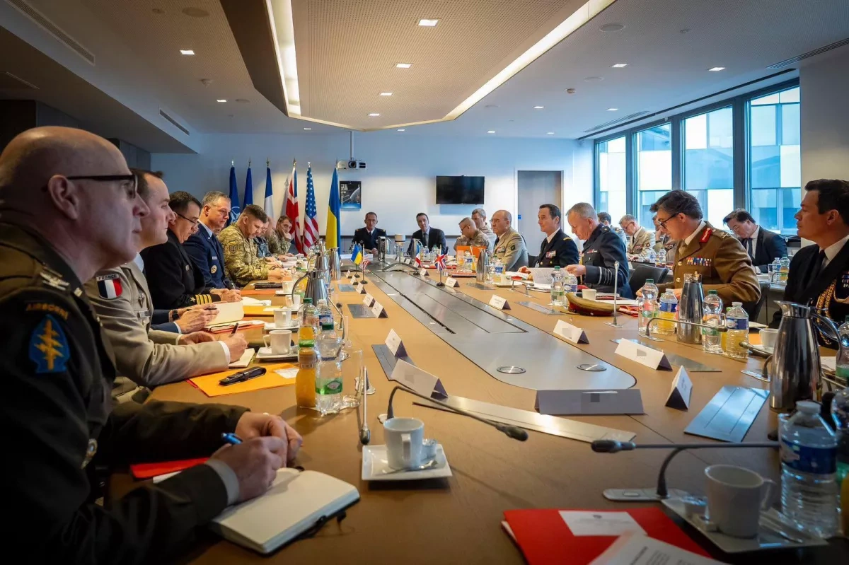 French, British, Ukrainian chiefs meet in Paris on Ukraine security guarantees PHOTO
