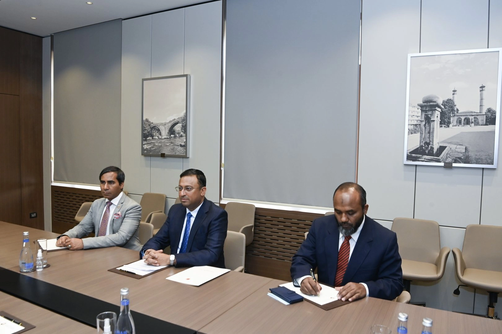 Azerbaijan, Bangladesh discuss expanding bilateral cooperation (PHOTO)