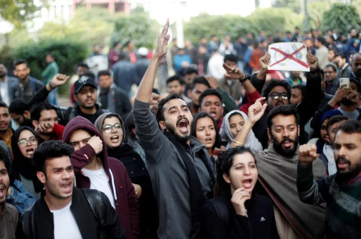 India blocks mobile internet in Delhi amid protests over exam leak row