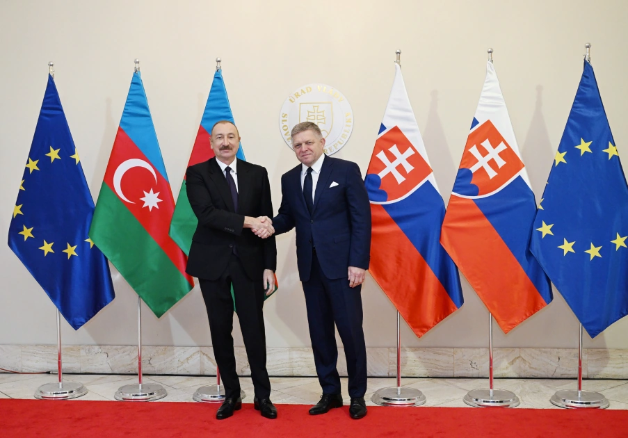 President Ilham Aliyev holds one-on-one meeting with Prime Minister of Slovakia (PHOTO)