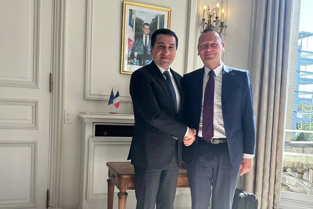Azerbaijani, French presidential aides hold talks in Paris