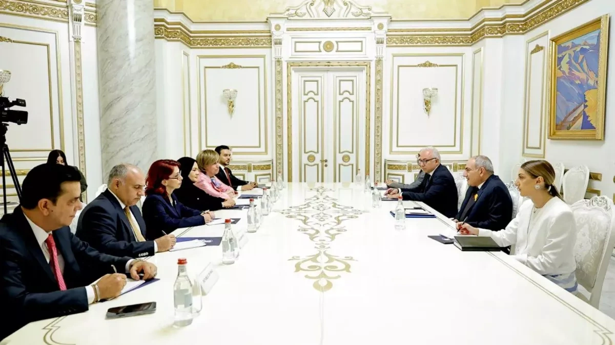 Pashinyan meets Arab envoys to discuss Armenia–Azerbaijan peace