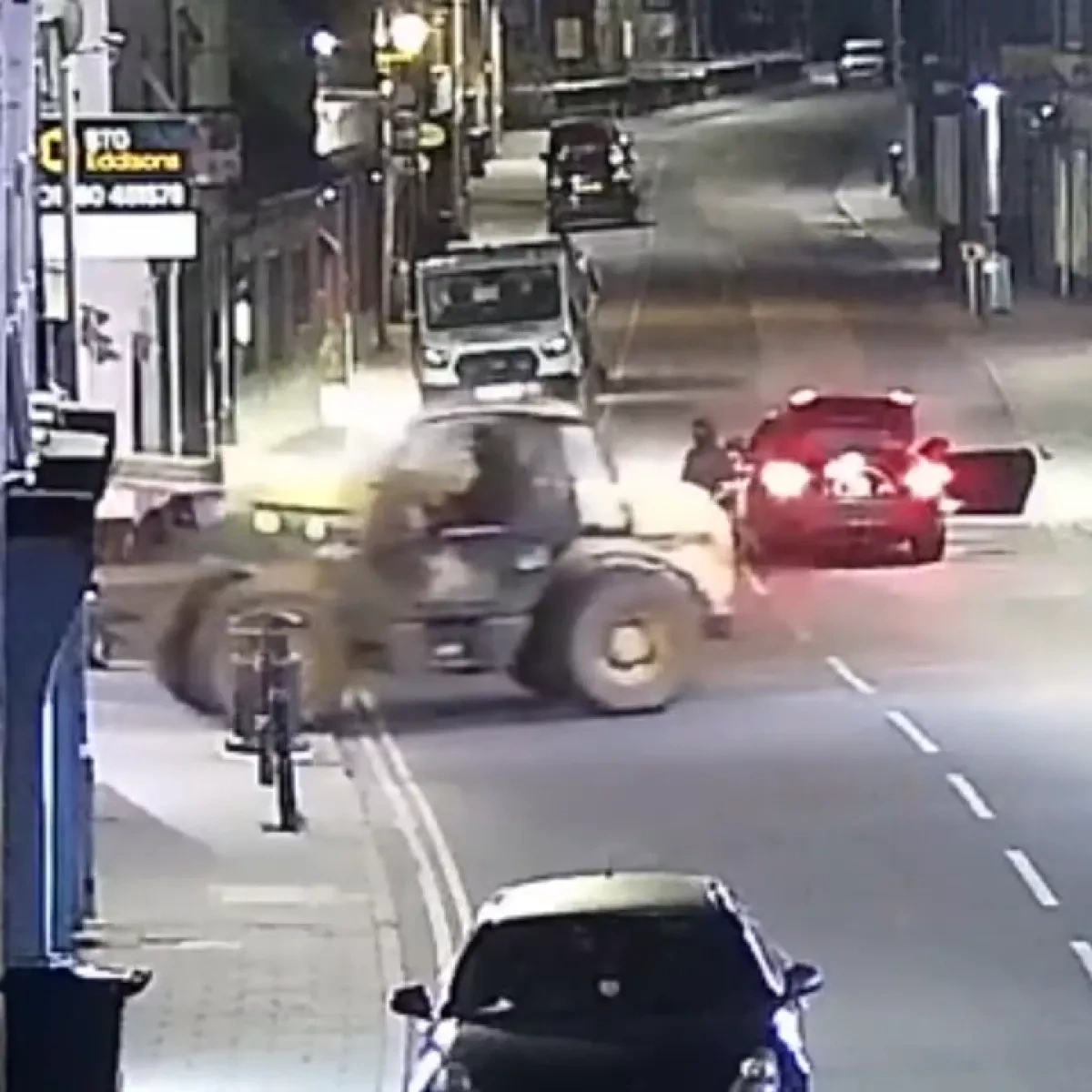 Thieves use telehandler to rip cash machine from UK Bank building PHOTO/VIDEO