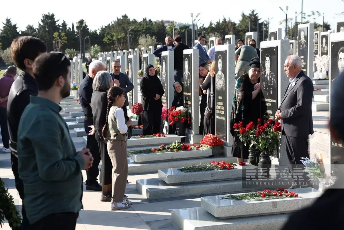 Public figures honor fallen heroes on Azerbaijan’s Remembrance Day PHOTO