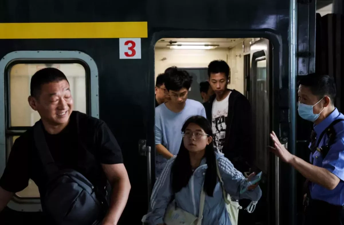 China railway travel hits record 24.8 million passengers on May 1