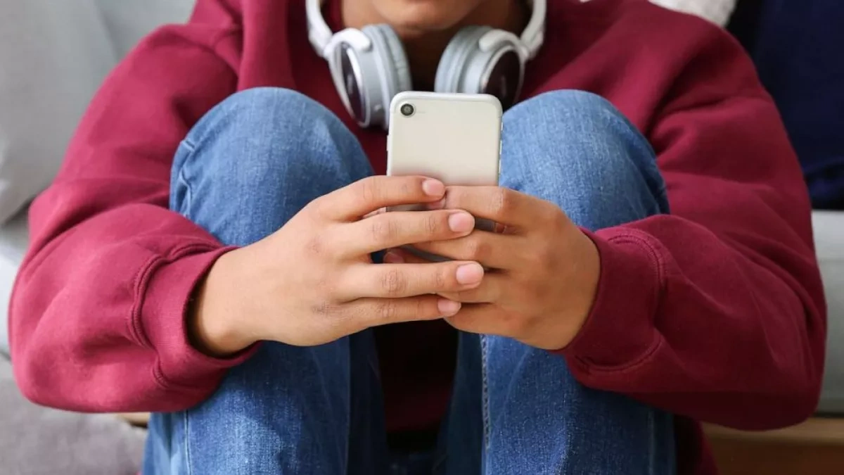 EU moves to restrict social media access for children under 13