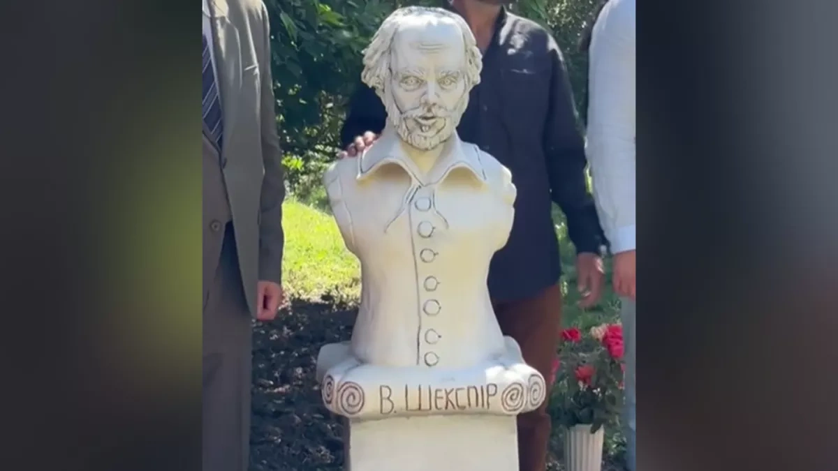 Poltava’s “Shakespeare” bust leaves Ukrainians asking: Who is this? PHOTO