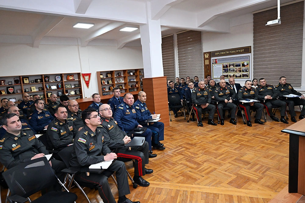 Azerbaijan, Russia discuss current status of military cooperation (PHOTO)