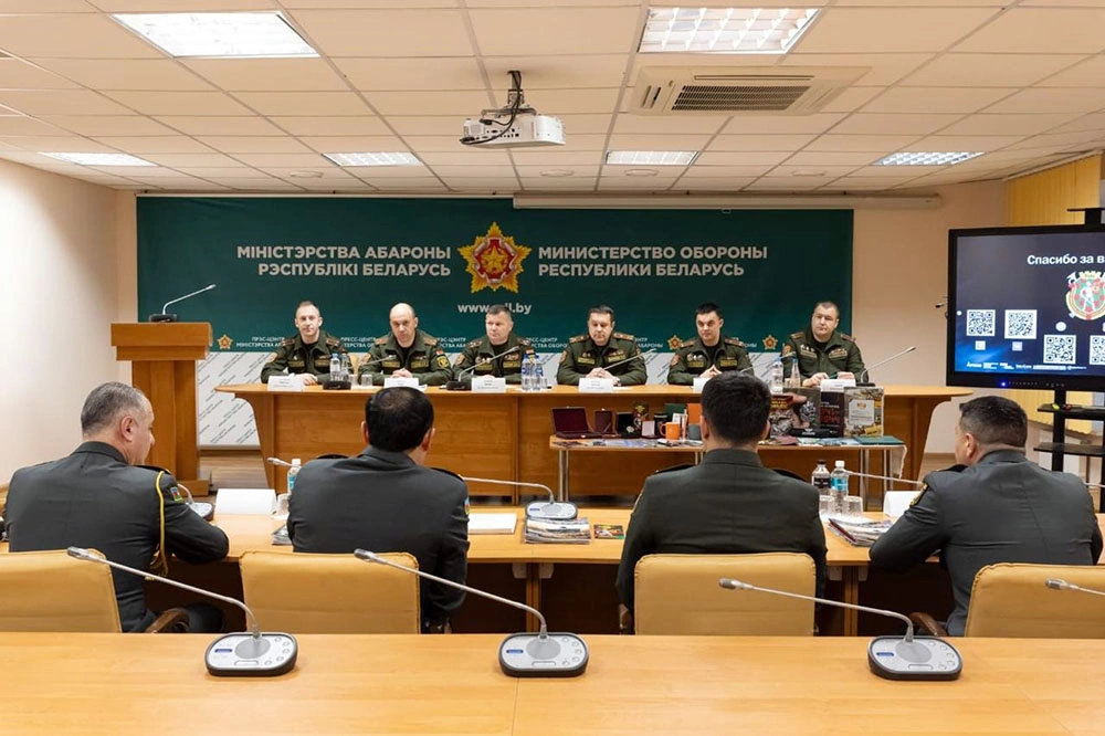 Azerbaijani, Belarusian military information field reps hold key meeting (PHOTO)