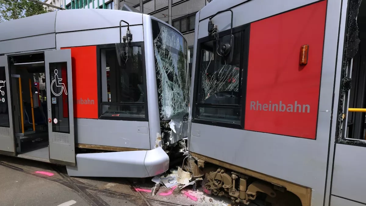 Dozens injured after two trams collide in Düsseldorf
